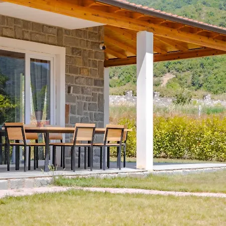 Bujtina Lumo & Pool Villa Permet Exterior photo