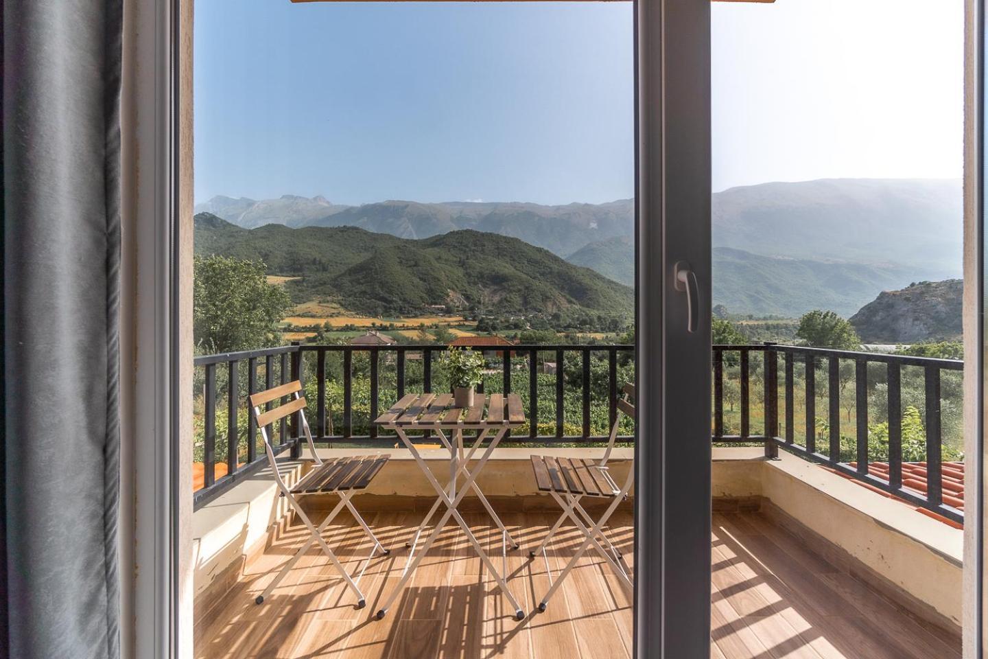 Bujtina Lumo & Pool Villa Përmet
