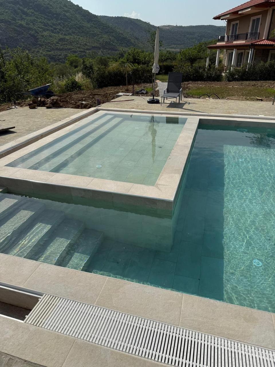 Villa Bujtina Lumo & Pool *
